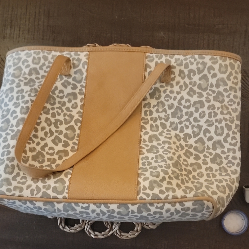 Elegant Leopard Print Tote Bag in Tan and Gray
